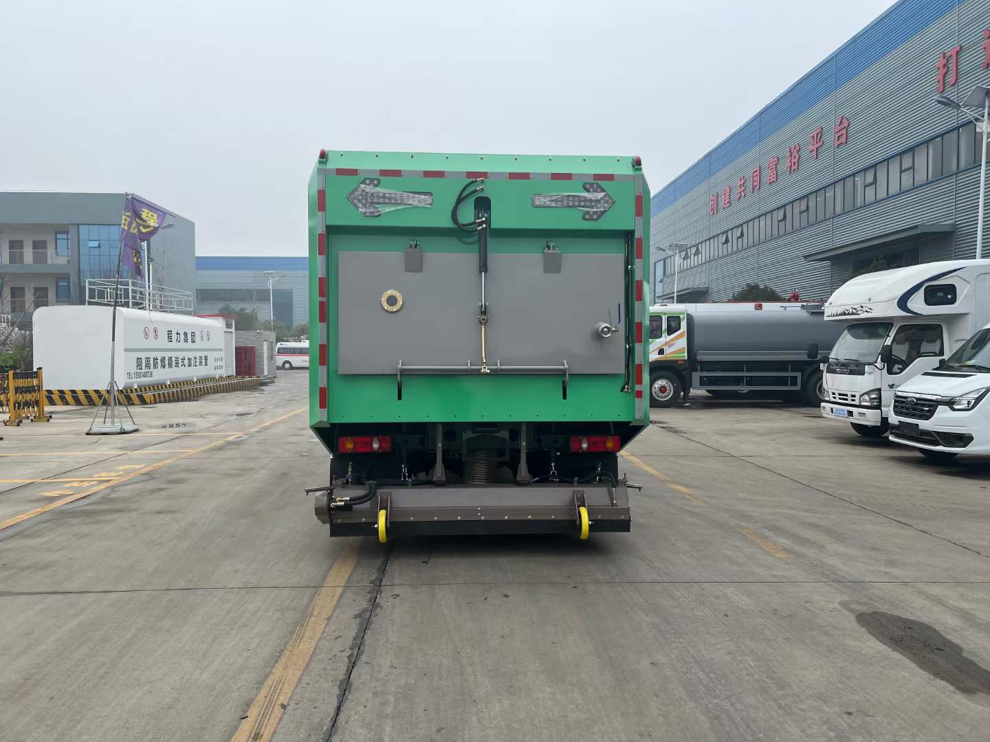 天锦深度保洁车 16方干湿两用吸尘车，城市清洁新标杆